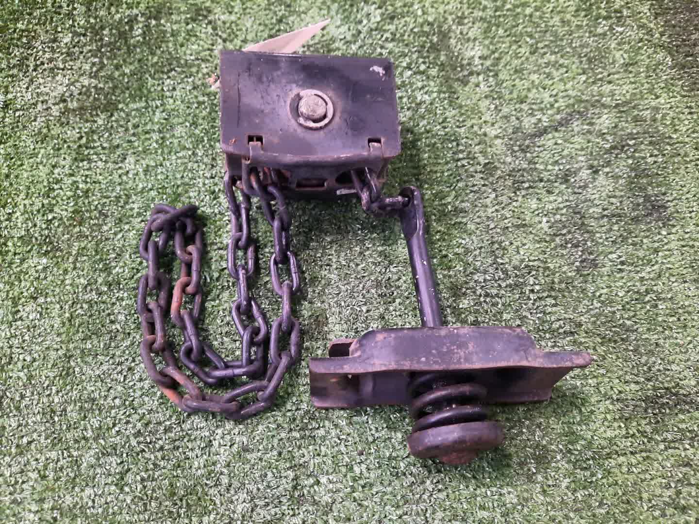 Крепление запаски TOYOTA TOYOACE KDY230 1 ракурс