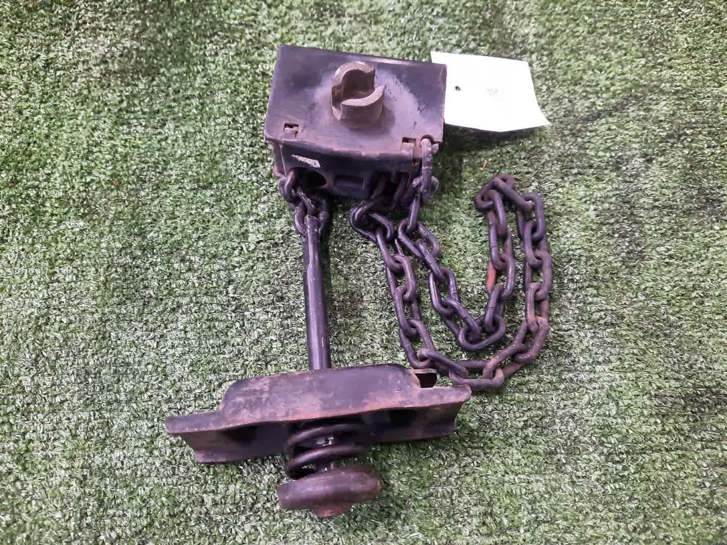 Крепление запаски TOYOTA TOYOACE KDY230 2 ракурс