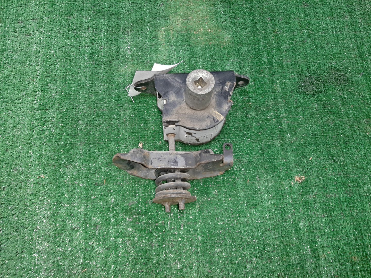Крепление запаски TOYOTA HILUX SURF TRN210W 1 ракурс