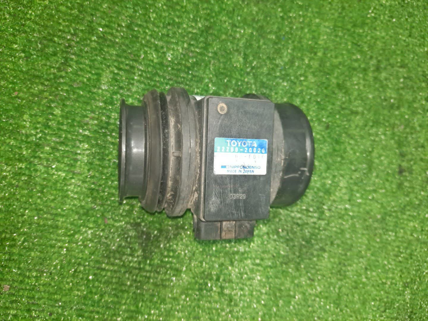 Датчик расхода воздуха TOYOTA HILUX SURF VZN185W 5VZ-FE 22250-20020 1 ракурс