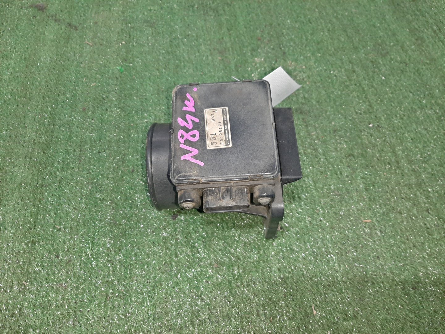 Датчик расхода воздуха MITSUBISHI CHARIOT GRANDIS N84W 4G64 E5T08171 1 ракурс