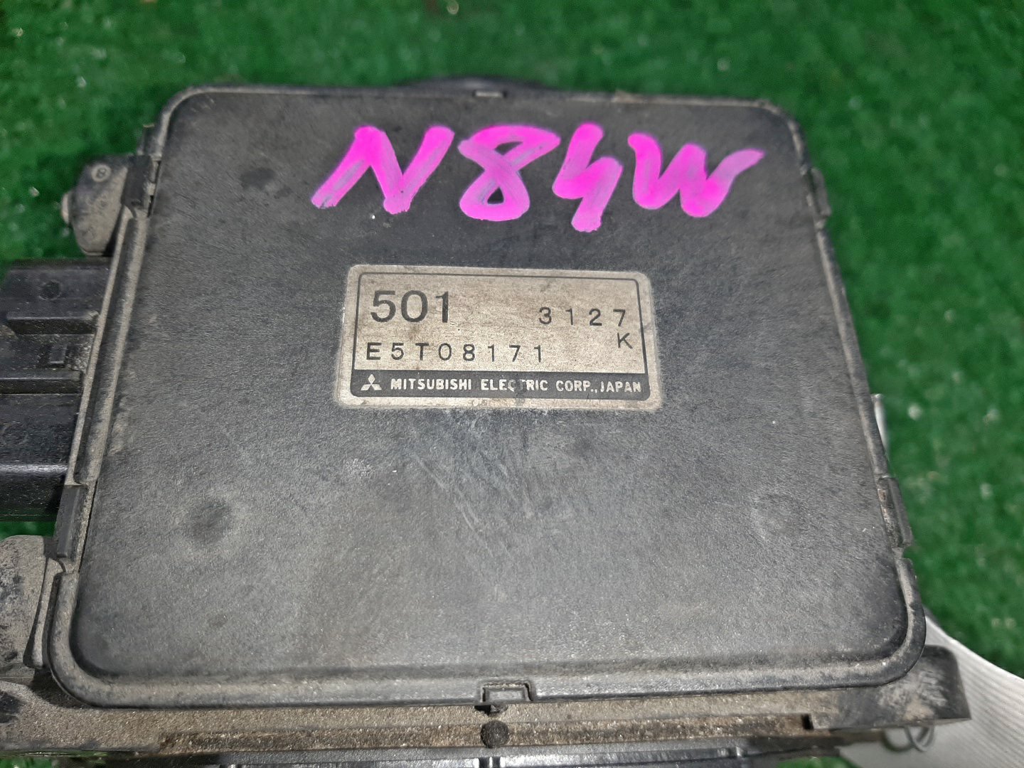 Датчик расхода воздуха MITSUBISHI CHARIOT GRANDIS N84W 4G64 E5T08171 3 ракурс