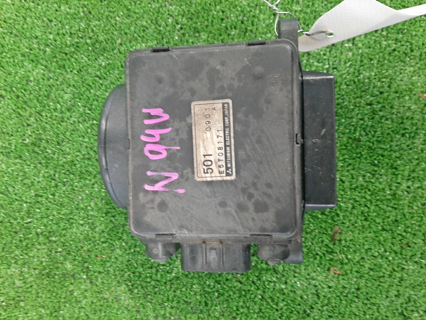 Датчик расхода воздуха MITSUBISHI CHARIOT GRANDIS N94W 4G64 E5T08171 1 ракурс