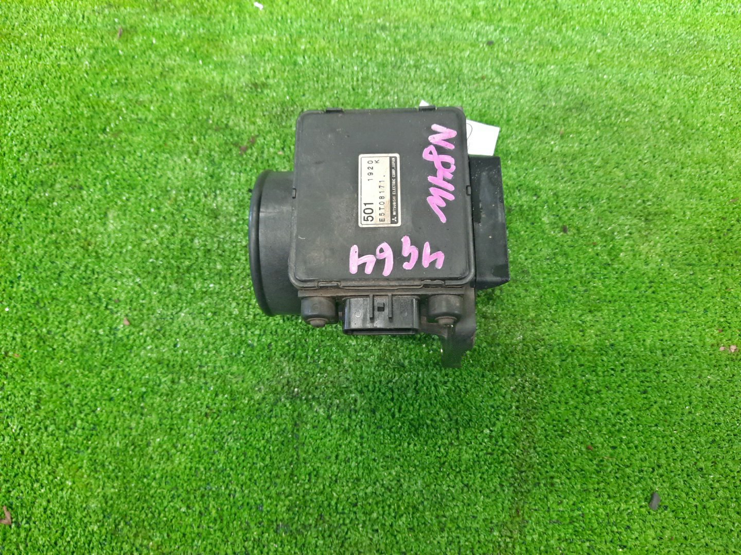Датчик расхода воздуха MITSUBISHI CHARIOT GRANDIS N84W 4G64 E5T08171 1 ракурс