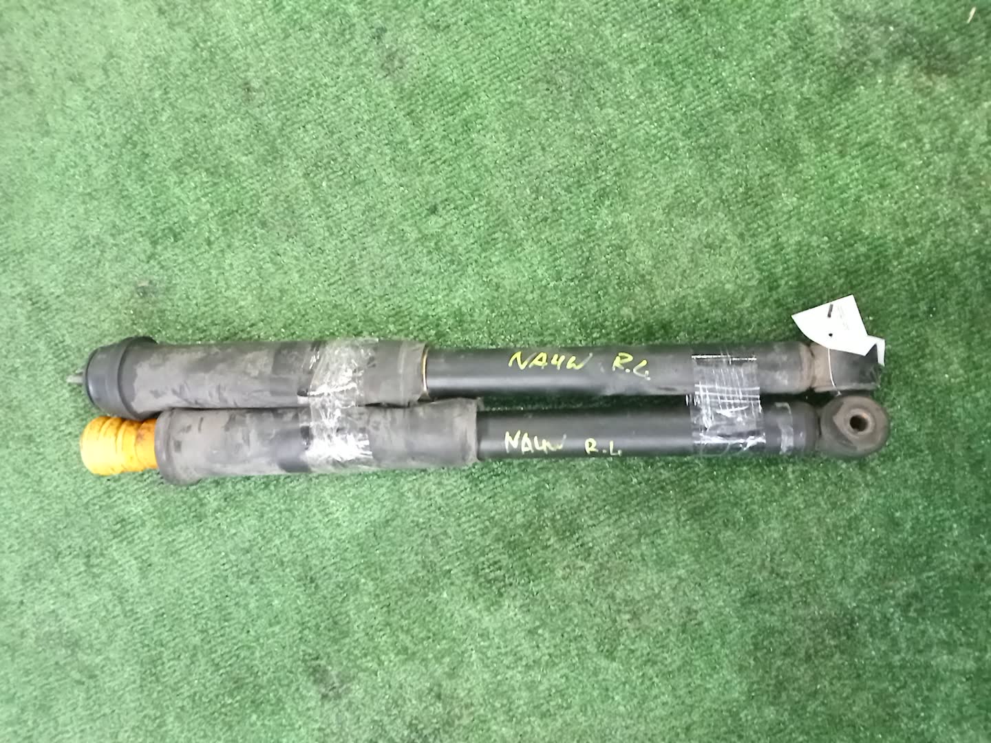 Амортизатор левый задний MITSUBISHI GRANDIS NA4W 4G69 1 ракурс