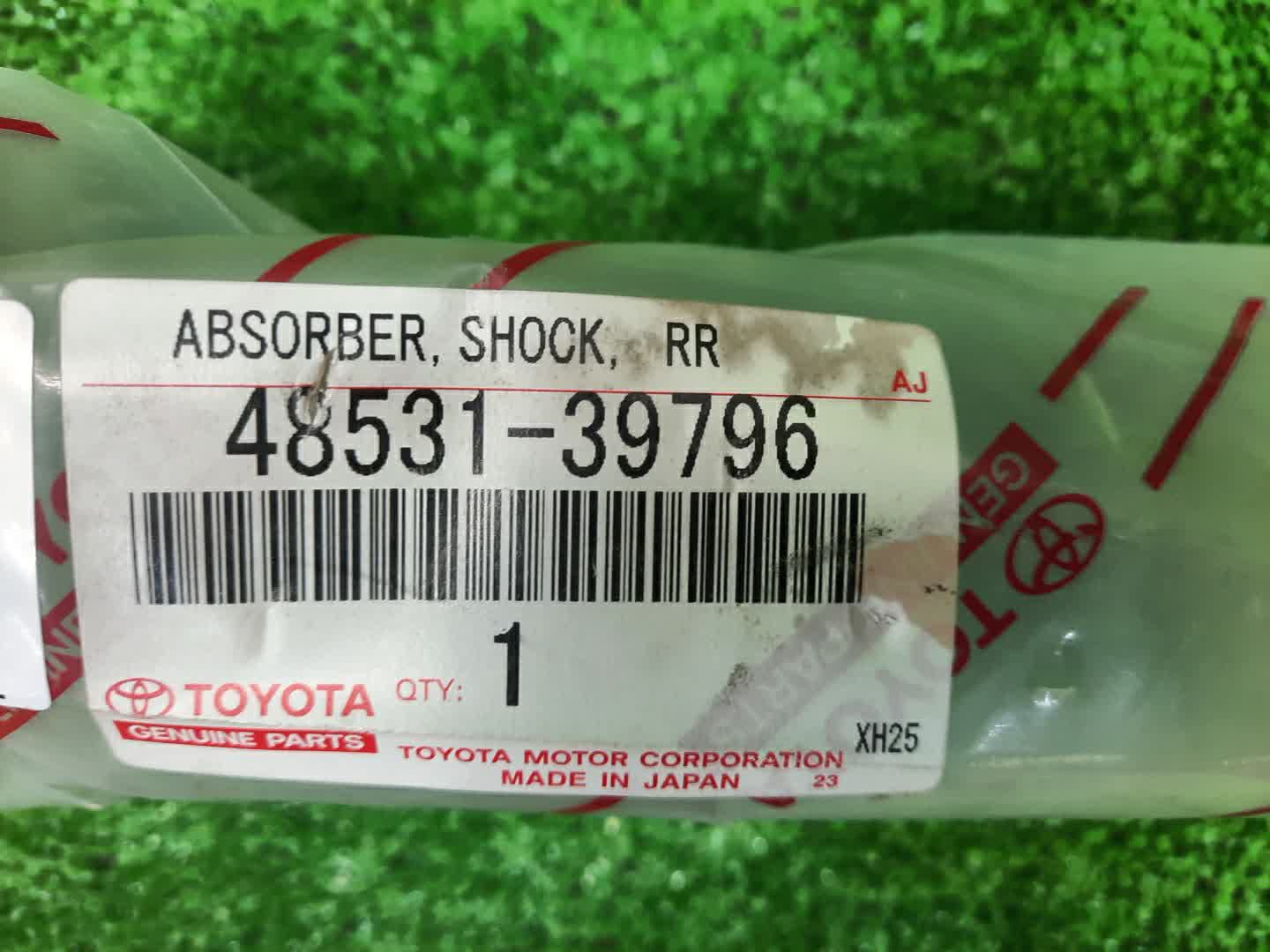 Амортизатор задний TOYOTA CROWN GS130 48531-39796 2 ракурс