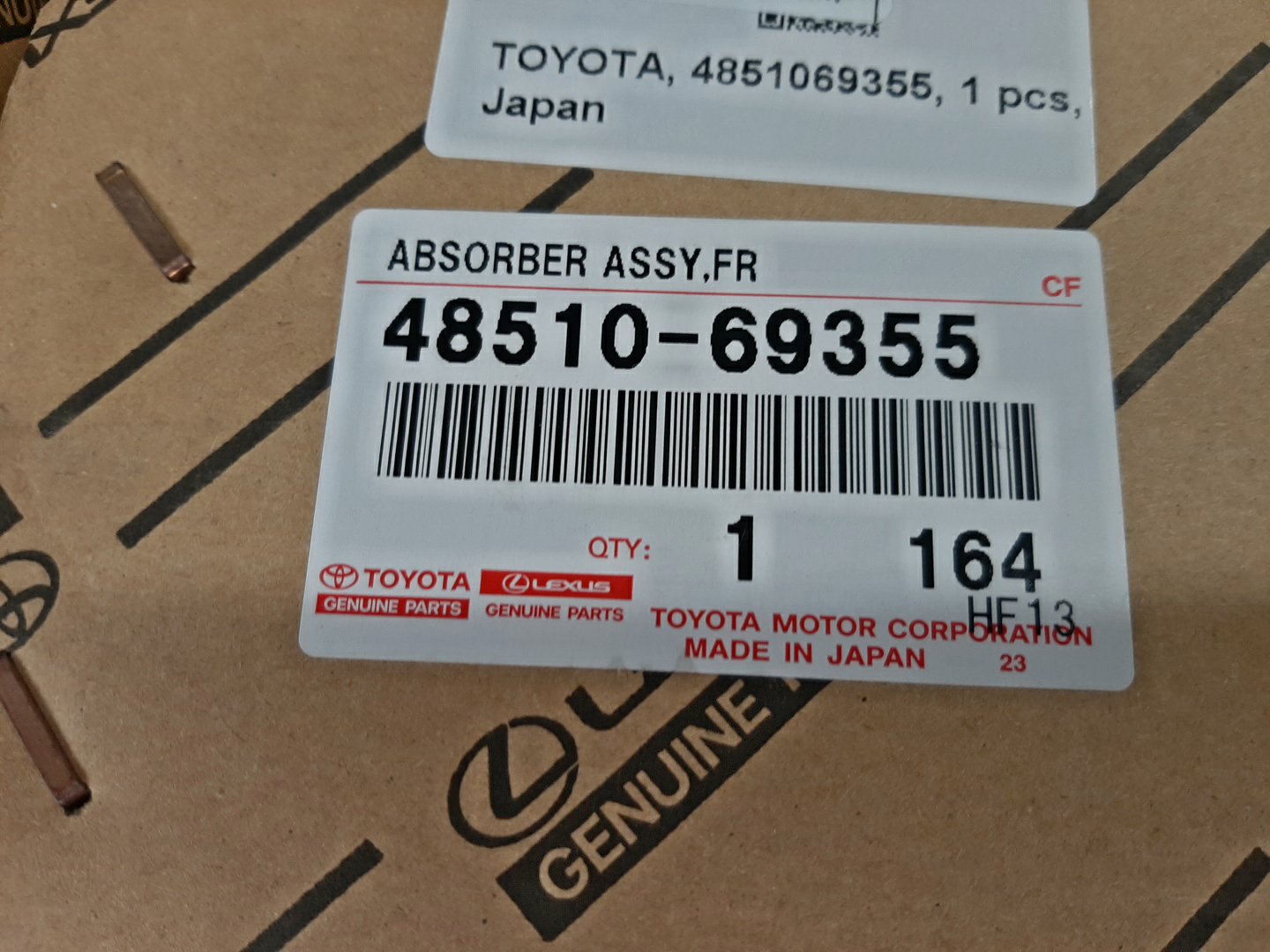 Амортизатор передний TOYOTA LAND CRUISER URJ202 48510-69355 2 ракурс