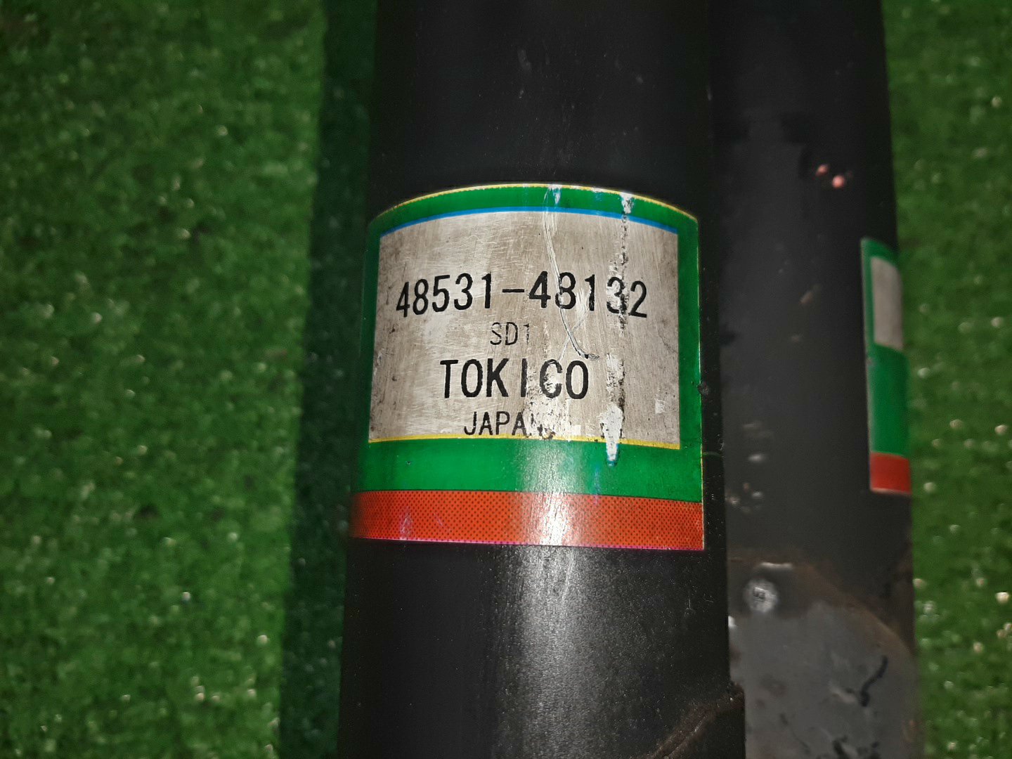 Амортизатор левый задний LEXUS RX270 AGL10W 1AR-FE 48531-48131/48531-48132 3 ракурс