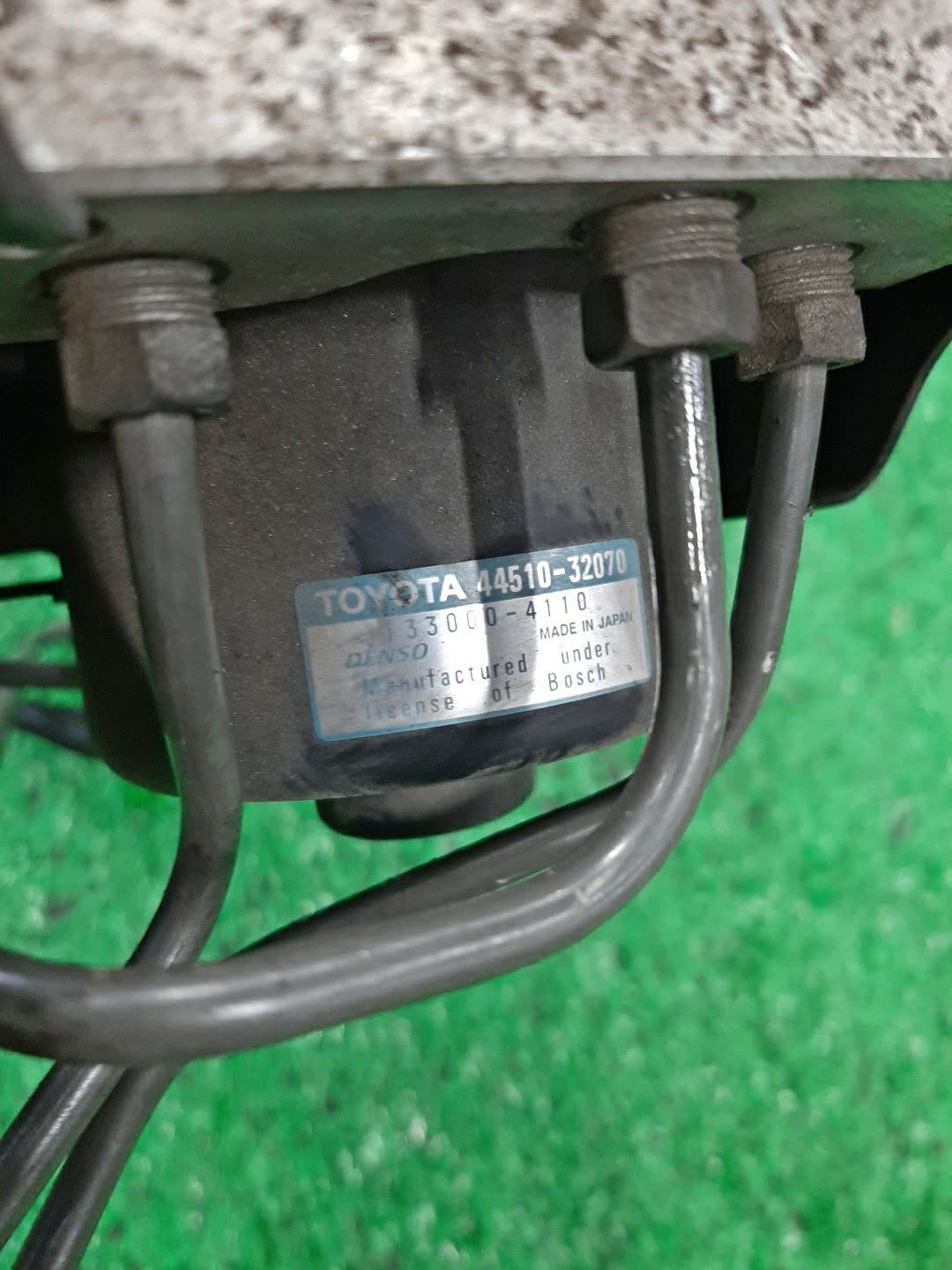 Блок abs TOYOTA VISTA SV50 3S-FSE 44510-32070 3 ракурс