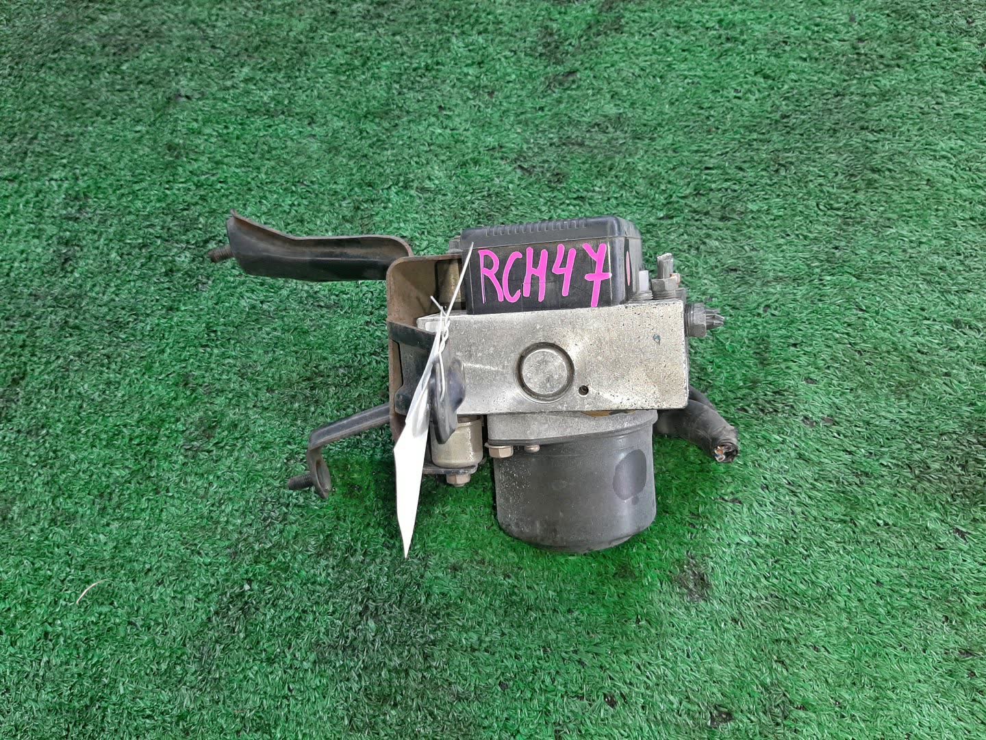 Блок abs TOYOTA HIACE REGIUS RCH47W 3RZ-FE 44510-26060 1 ракурс