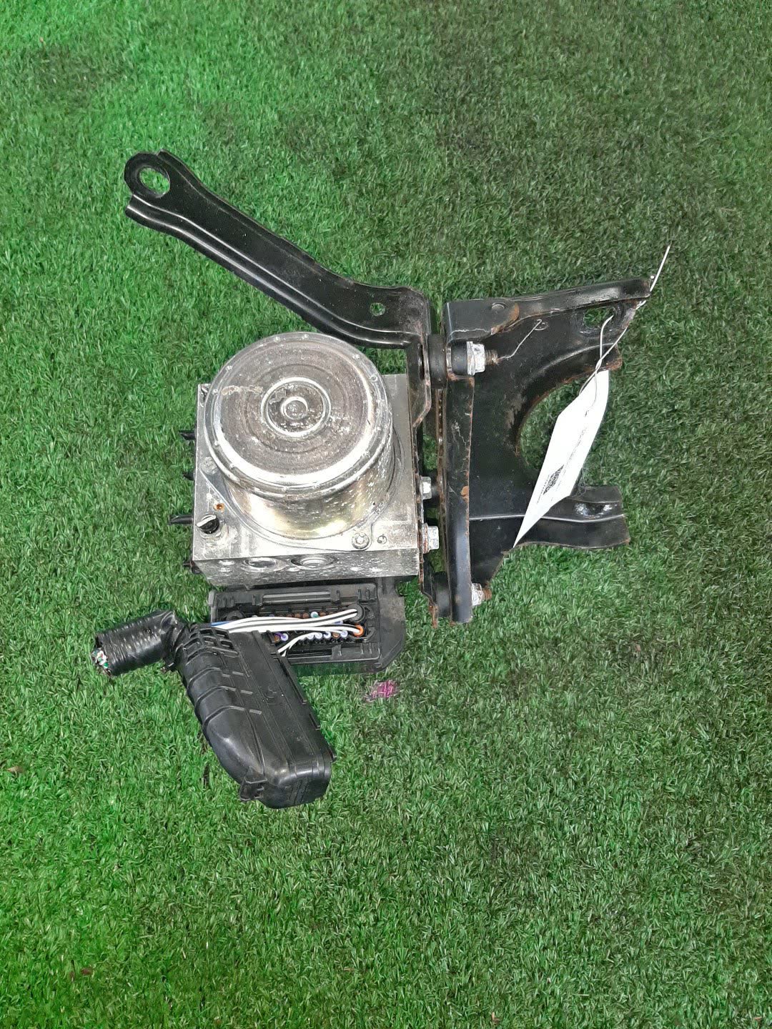Блок abs TOYOTA YARIS KSP210 1KR-FE 44540-K0110 1 ракурс