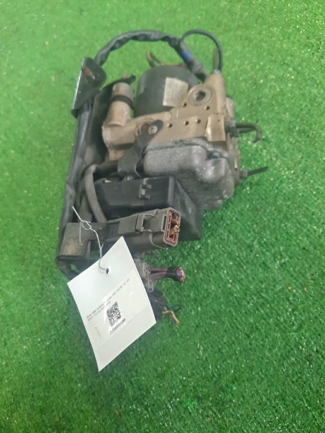 Блок abs NISSAN MISTRAL R20 TD27 113 100 50511 2 ракурс