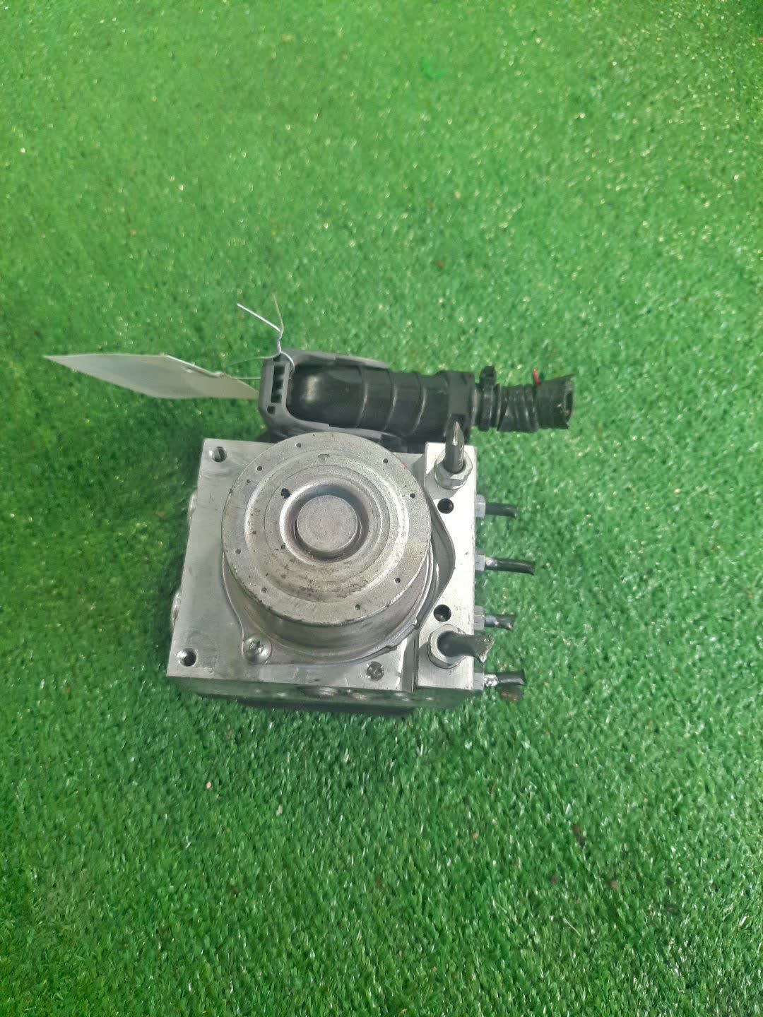 Блок abs TOYOTA SIENTA NSP172G 2NR-FKE 44540-52570 1 ракурс