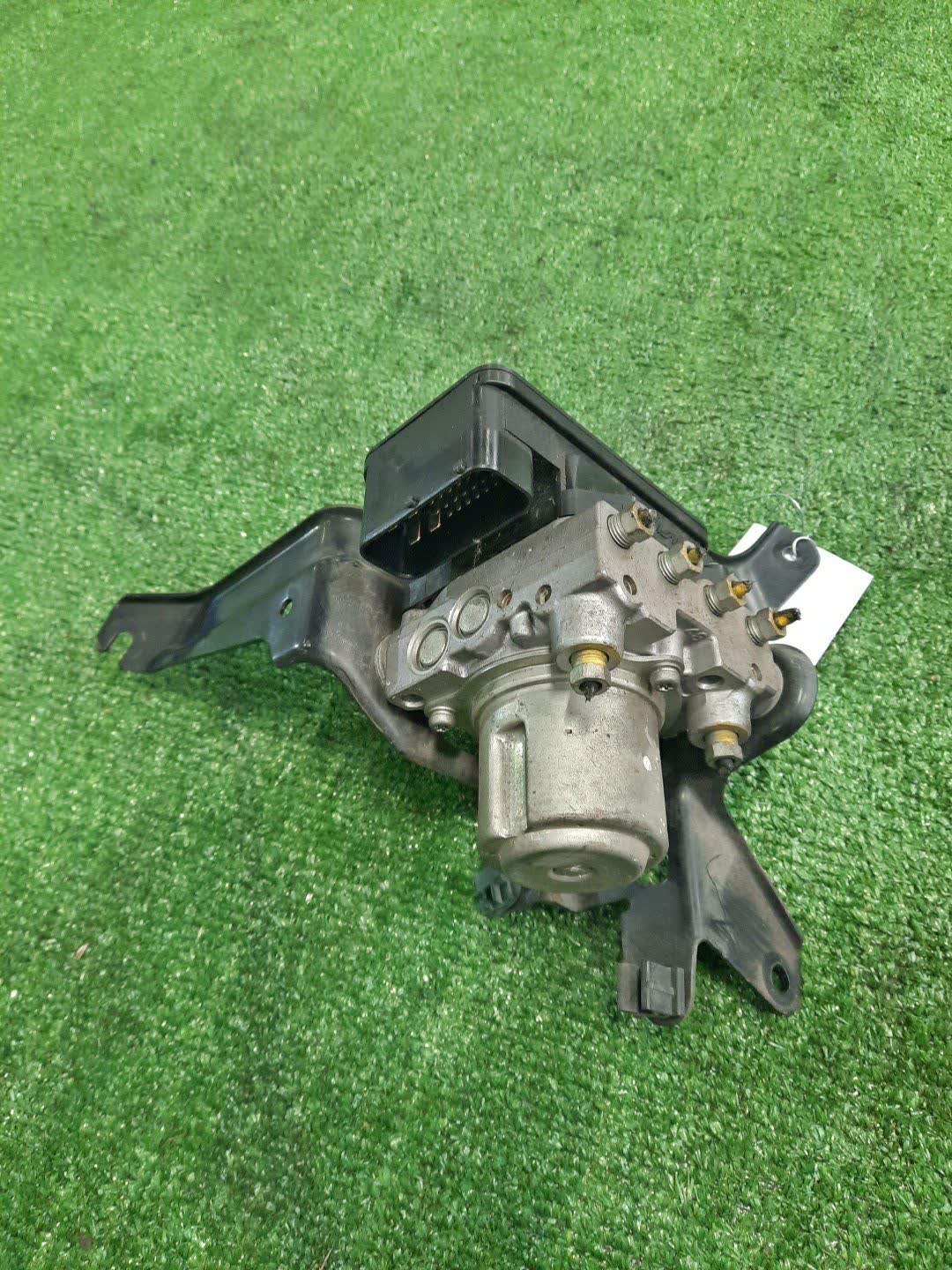 Блок abs HONDA ELYSION RR1 K24A 1 ракурс
