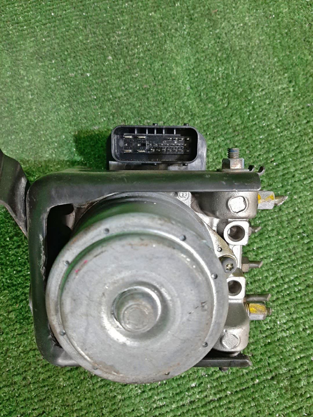 Блок abs HONDA AVANCIER TA1 F23A 006-V95-142A 4 ракурс