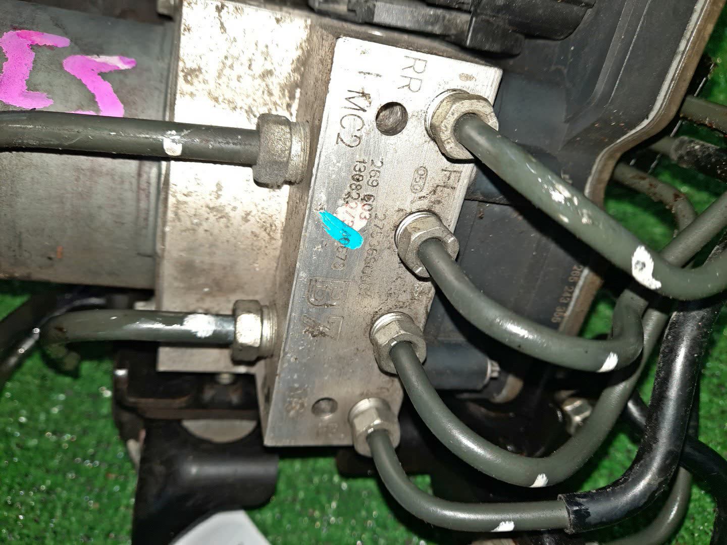 Блок abs SUBARU FORESTER SJ5 FB20 27536SG061 3 ракурс