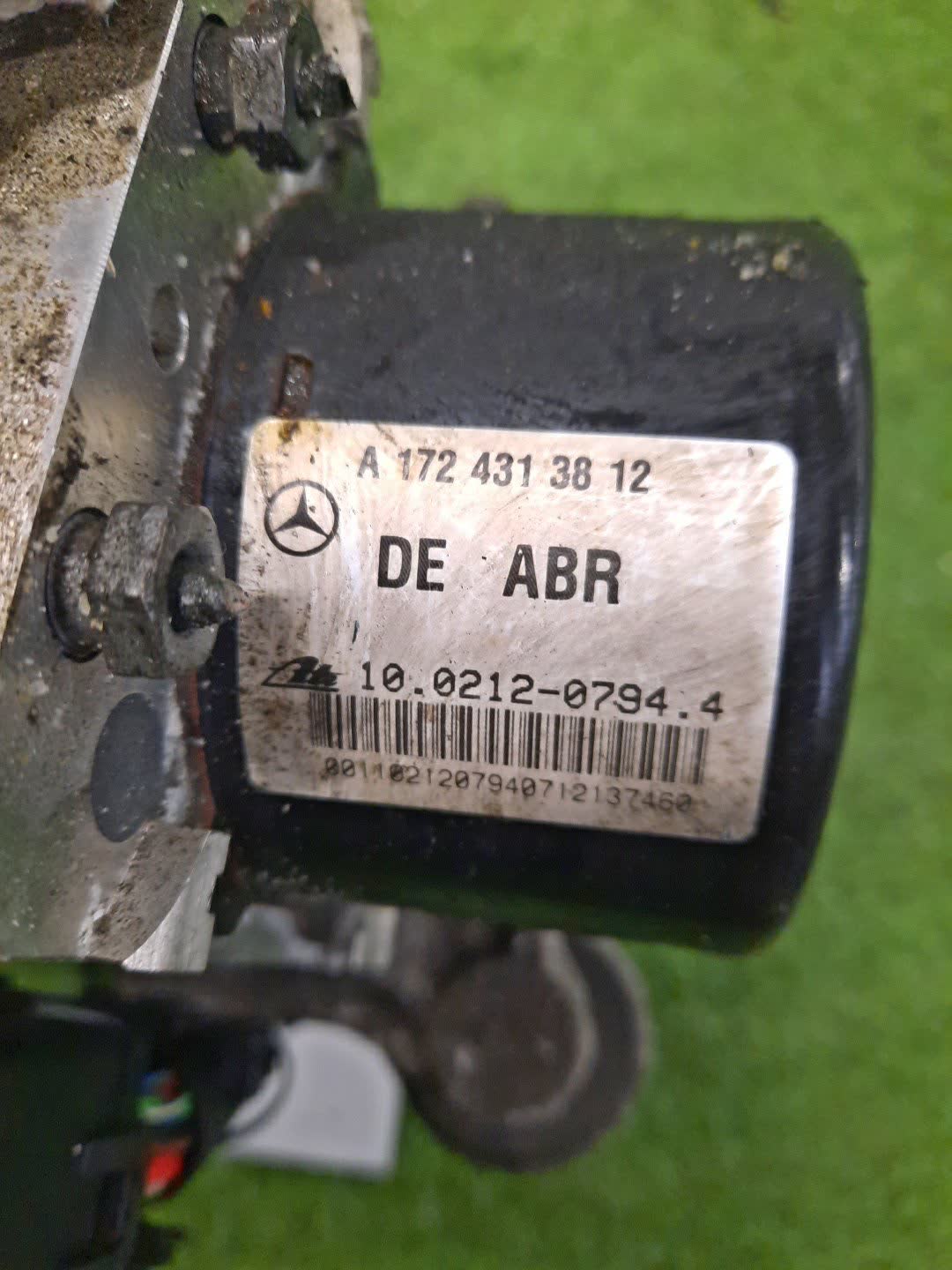 Блок abs MERCEDES-BENZ C-Class 204041 A1729014100 4 ракурс