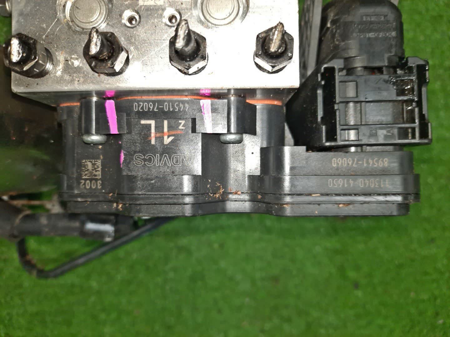 Блок abs LEXUS UX300E KMA10 4KM 44510-76020 4 ракурс