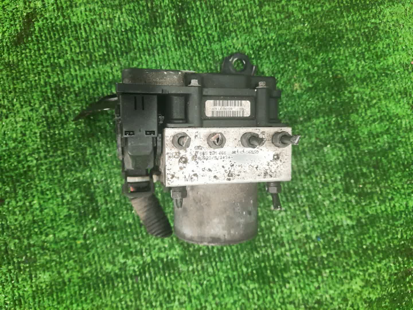 Блок abs TOYOTA AVENSIS AZT255 1AZ-FSE 44510-05050 1 ракурс