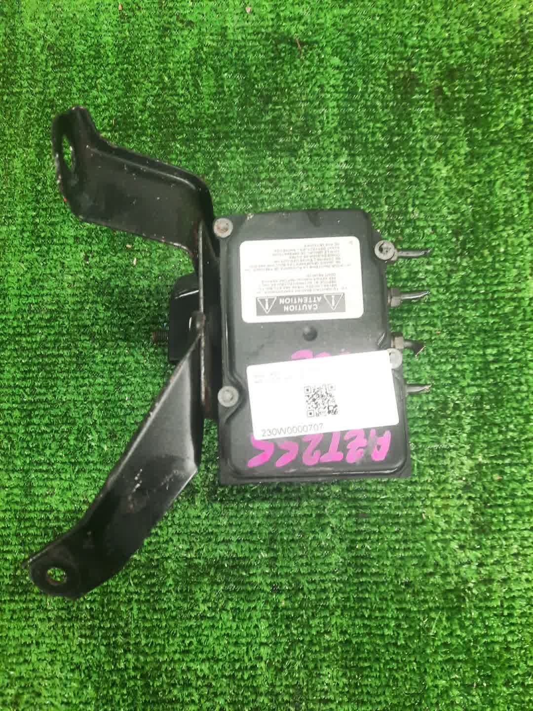 Блок abs TOYOTA AVENSIS AZT255 1AZ-FSE 44510-05050 2 ракурс