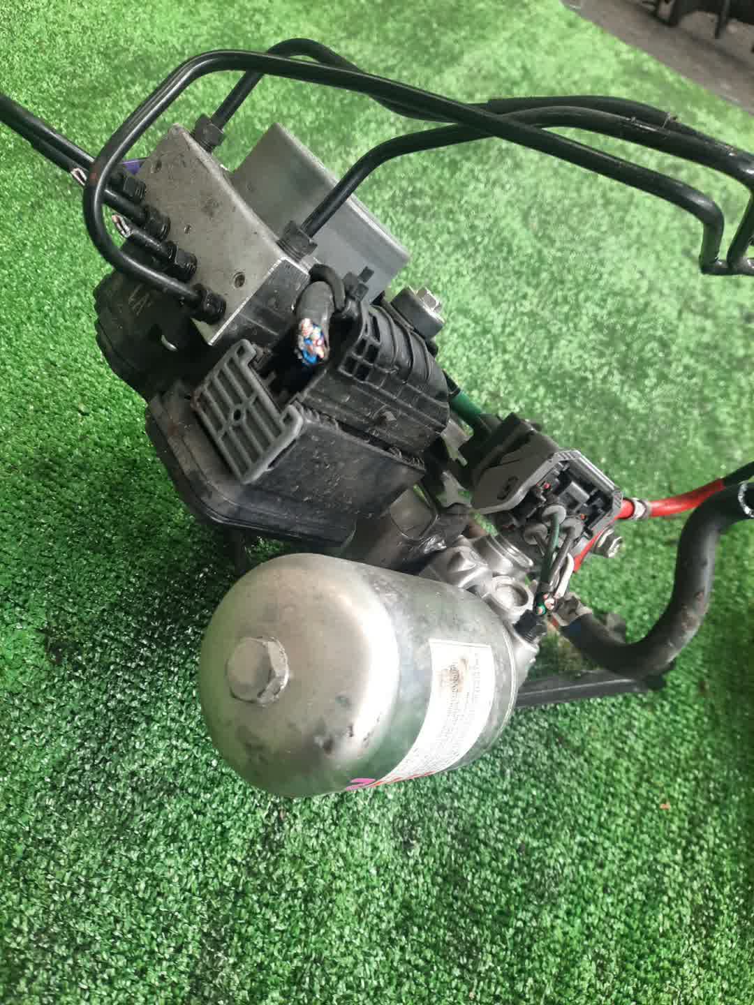 Блок abs TOYOTA AQUA MXPK11 M15A-FXE 44510-47070 2 ракурс