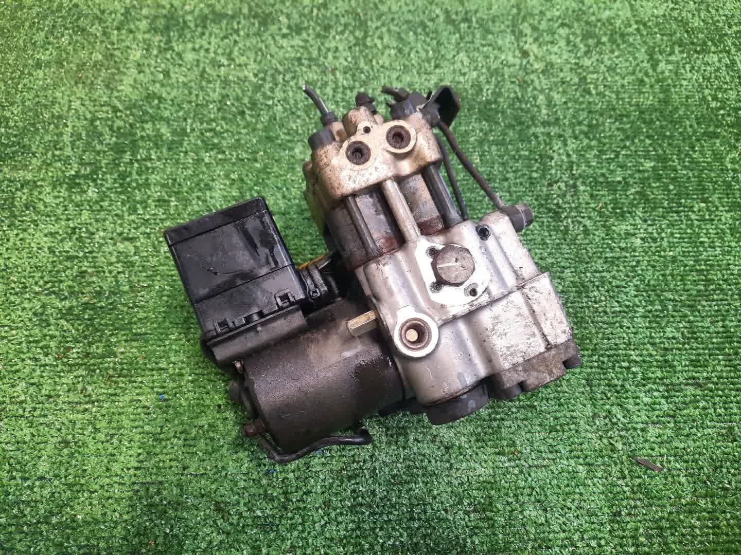 Блок abs SUBARU ALCYONE CXD EG33DE 3 ракурс