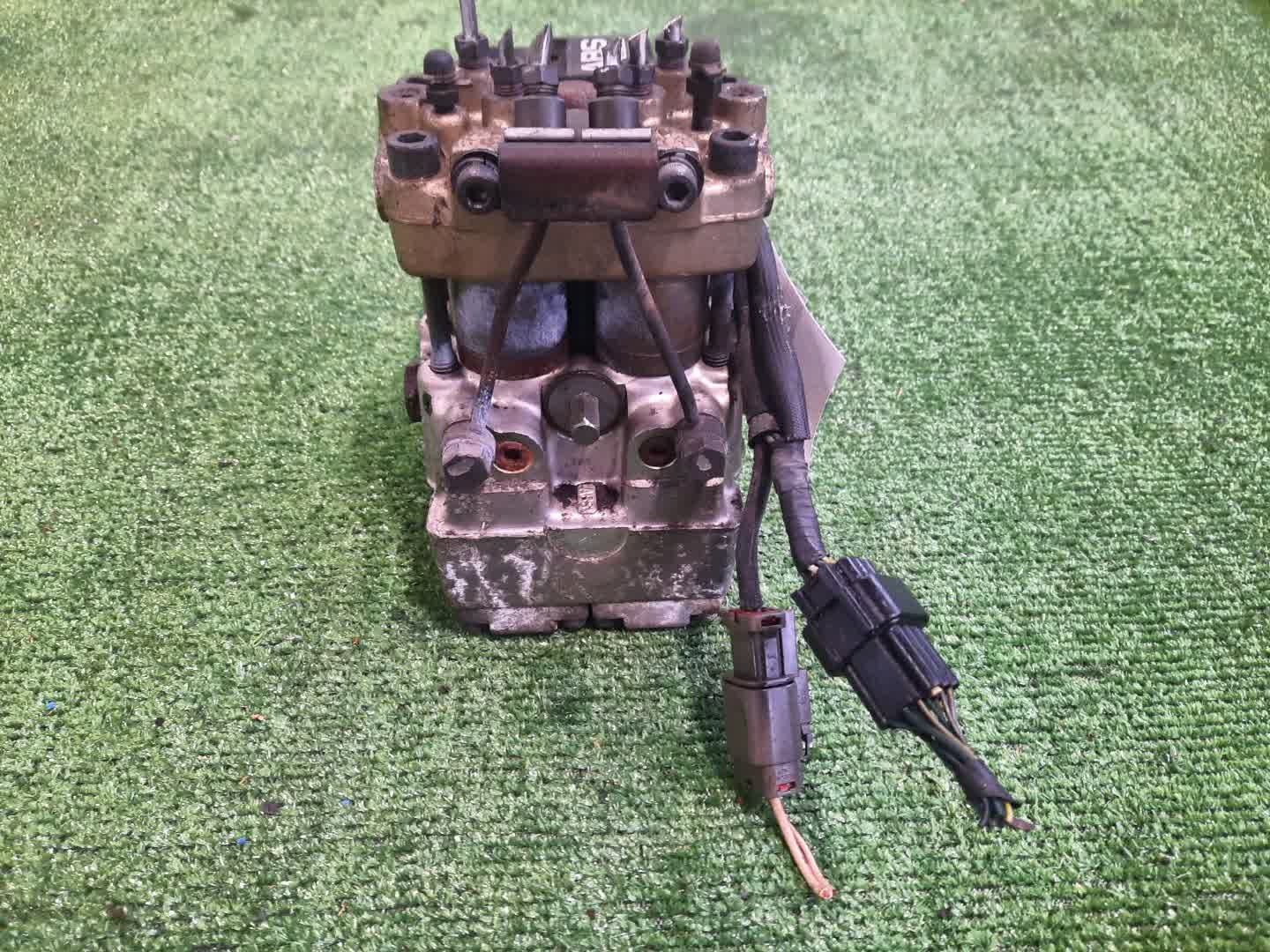 Блок abs SUBARU ALCYONE CXD EG33DE 4 ракурс