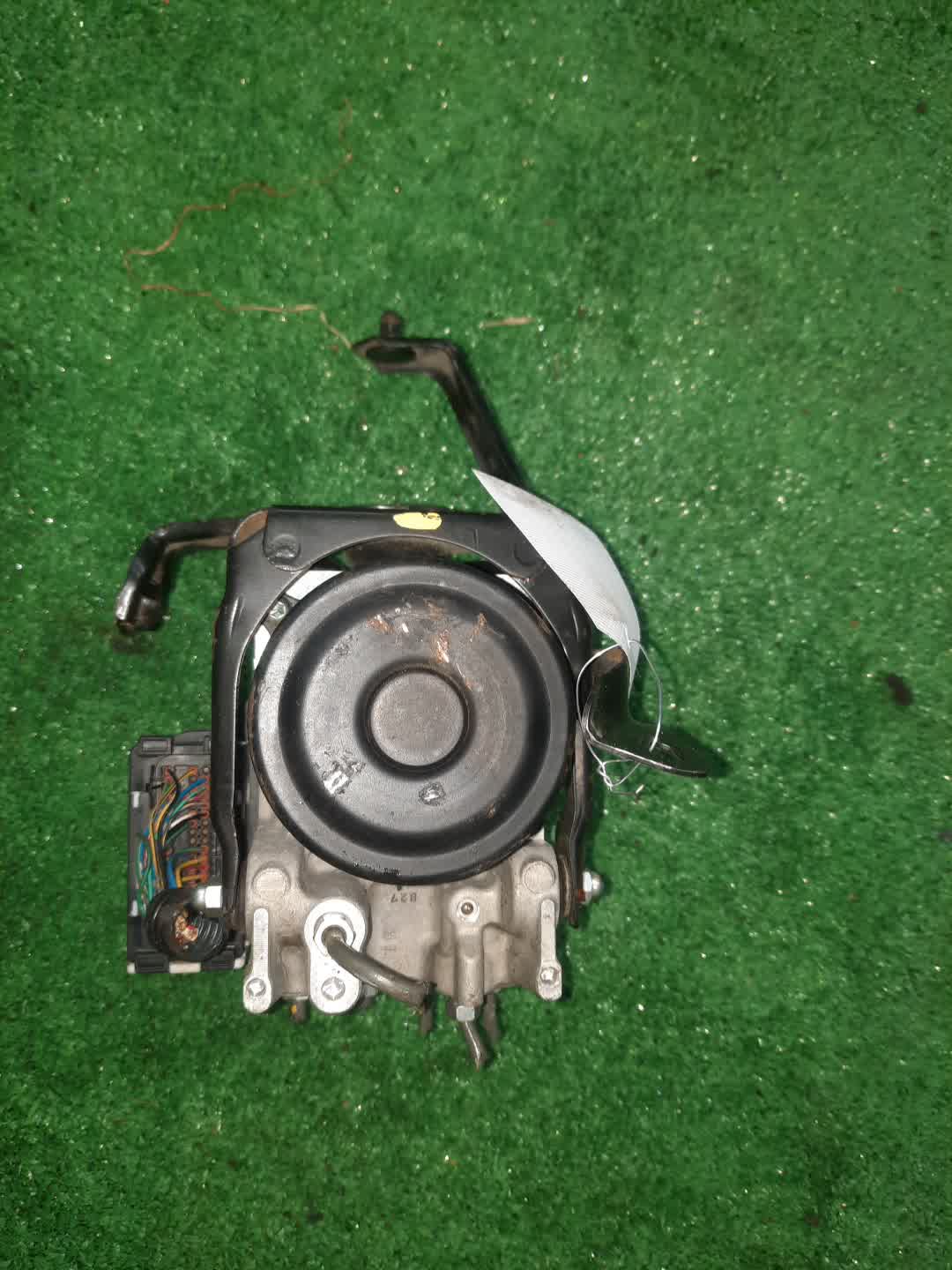 Блок abs TOYOTA CROWN MAJESTA UZS187 44540-30280 4 ракурс