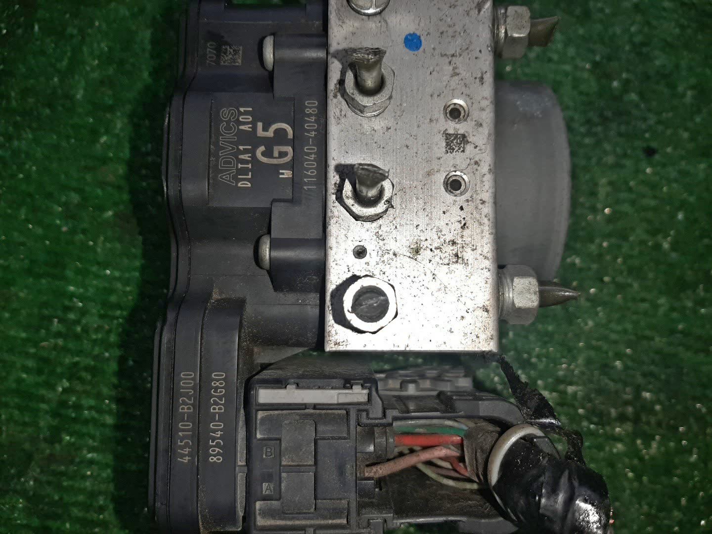 Блок abs DAIHATSU MIRA E:S LA300S KF 116040-40480 1 ракурс