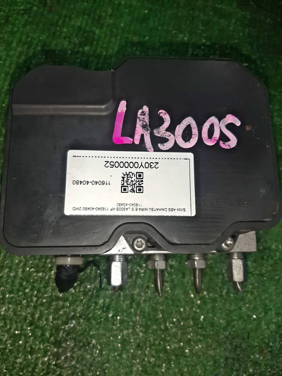 Блок abs DAIHATSU MIRA E:S LA300S KF 116040-40480 3 ракурс