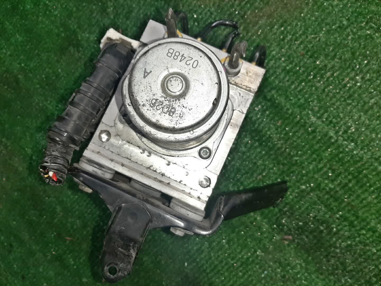 Блок abs HONDA FREED GB5 L15B 8D26B-0571 2 ракурс
