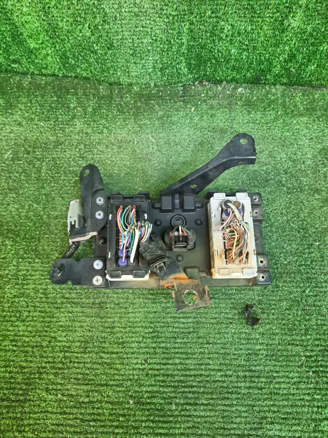 Блок abs TOYOTA CROWN MAJESTA UZS186 3UZ-FE 89540-30680 3 ракурс