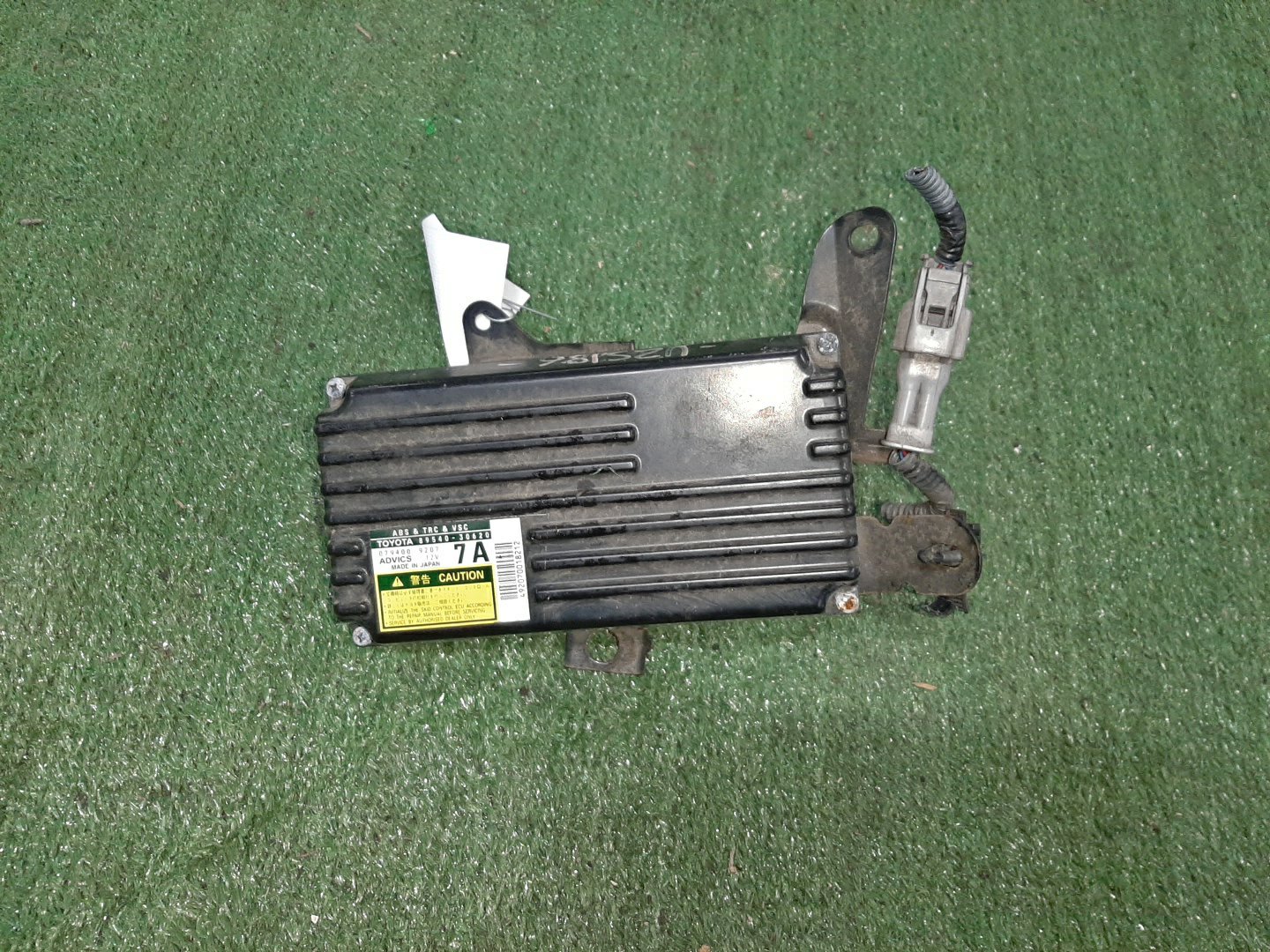Блок abs TOYOTA CROWN MAJESTA UZS186 3UZ-FE 89540-30620 1 ракурс
