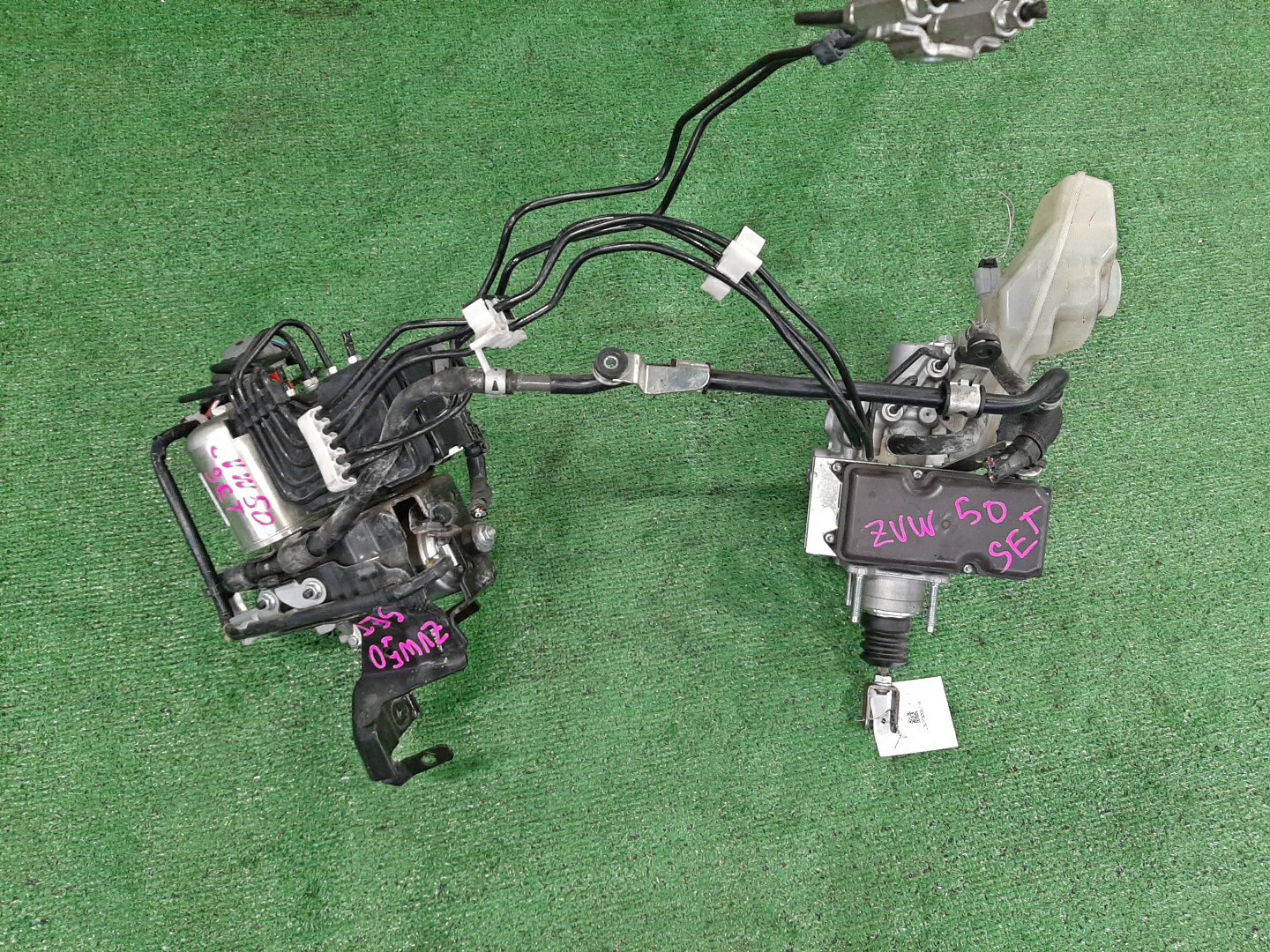 Блок abs TOYOTA PRIUS ZVW50 2ZR-FXE 44510-47070/47210-47100 1 ракурс