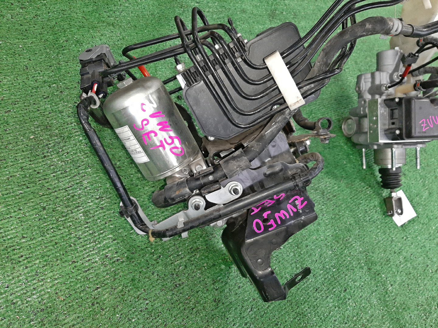 Блок abs TOYOTA PRIUS ZVW50 2ZR-FXE 44510-47070/47210-47100 2 ракурс