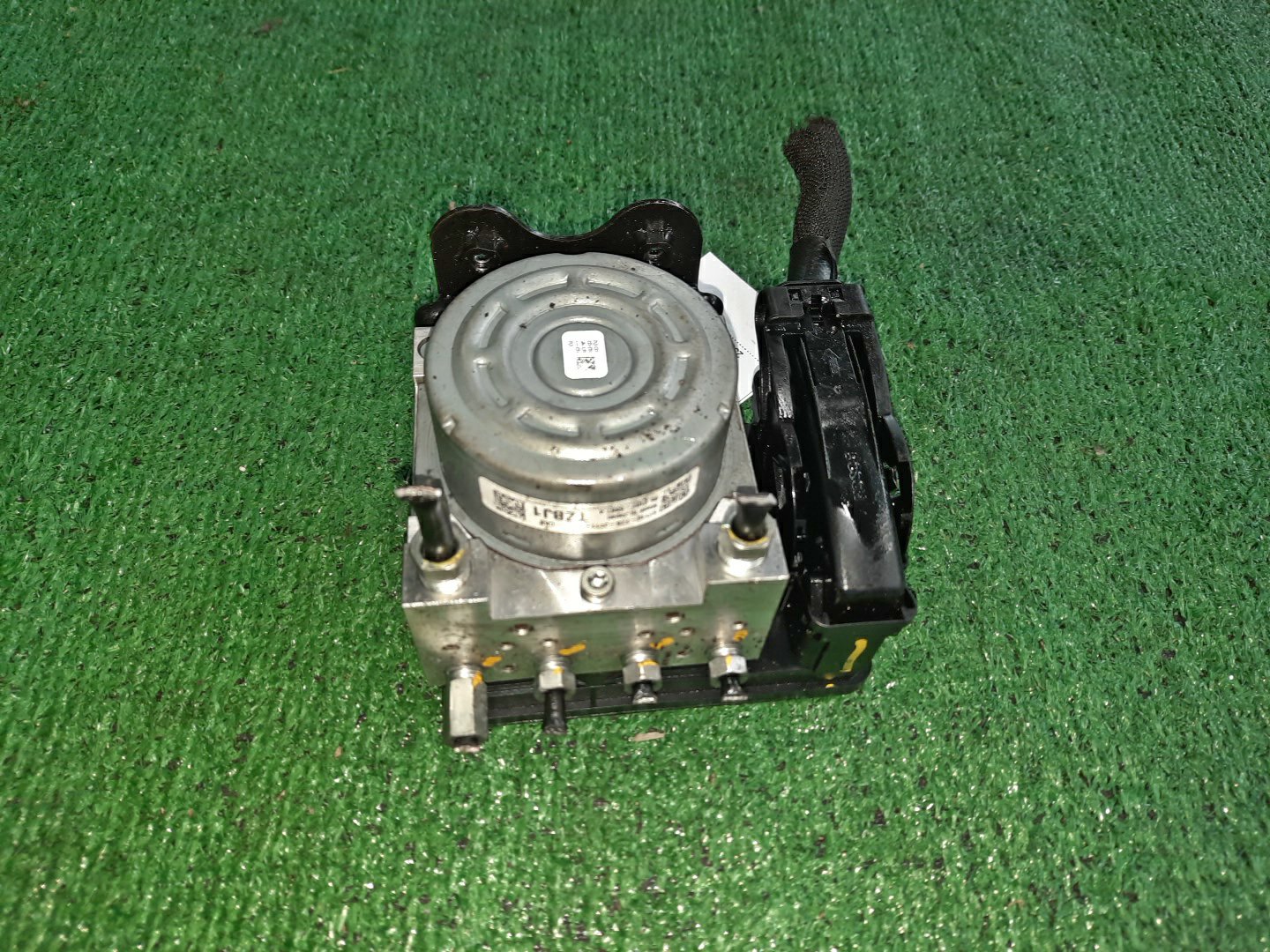Блок abs HONDA FIT GR3 LEB 57110-TZB-J111-M1 2 ракурс