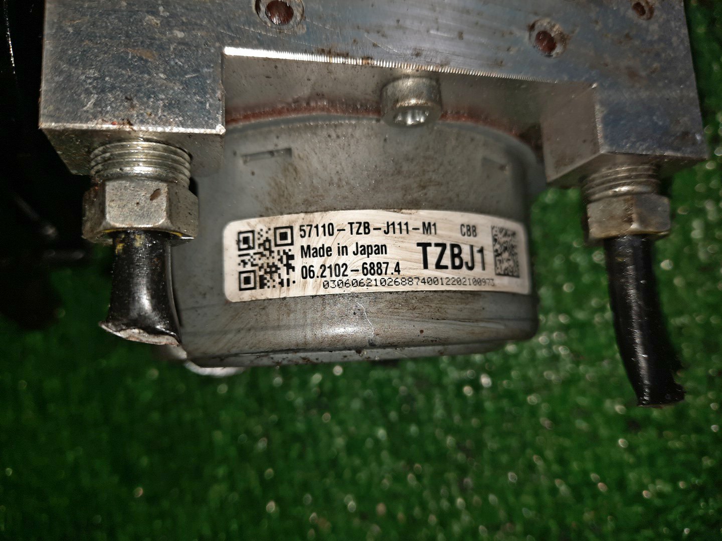 Блок abs HONDA FIT GR3 LEB 57110-TZB-J111-M1 3 ракурс