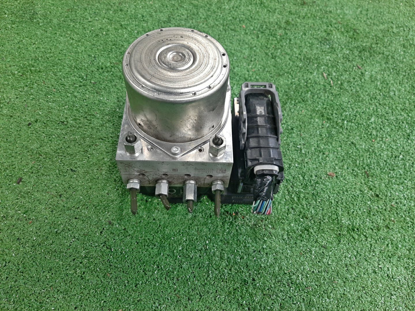 Блок abs DAIHATSU TAFT LA910S KF 116040-84010 2 ракурс