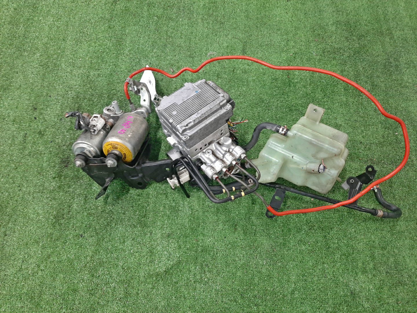 Блок abs TOYOTA AQUA NHP10 1NZ-FXE 47210-52030 3 ракурс