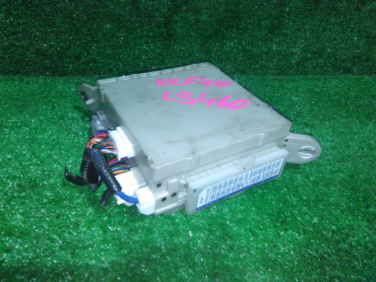Блок предохранителей LEXUS LS460 USF40 1UR-FSE ,82730-50160 1 ракурс Блок предохранителей LEXUS LS460 USF40 1UR-FSE ,82730-50160 1 ракурс