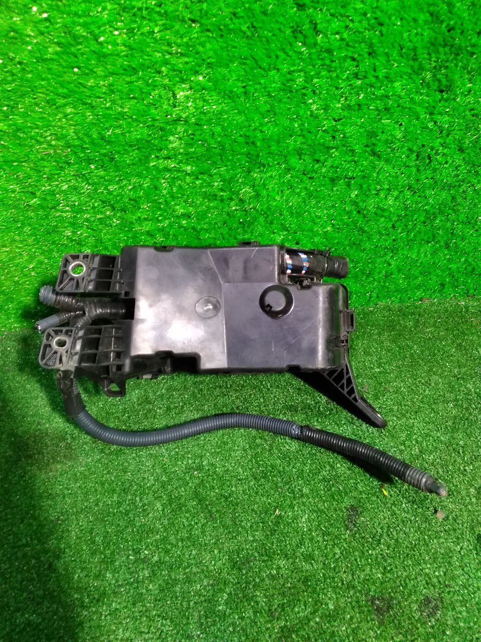 Блок предохранителей TOYOTA VANGUARD ACA33W 2 ракурс