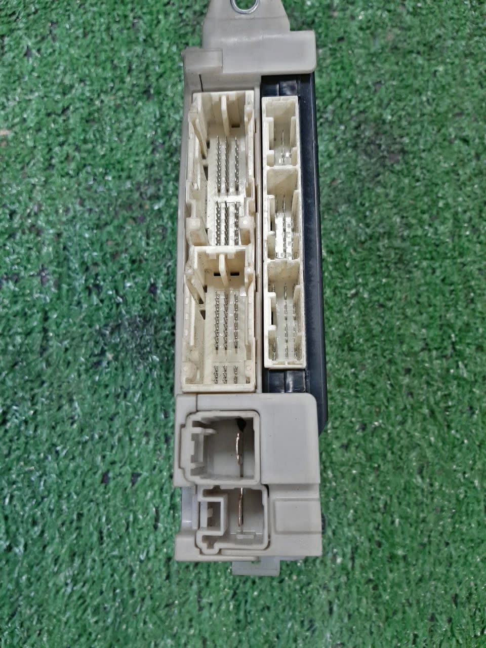 Блок предохранителей TOYOTA MARK X GRX135 4GR-FSE 89331-22260 4 ракурс