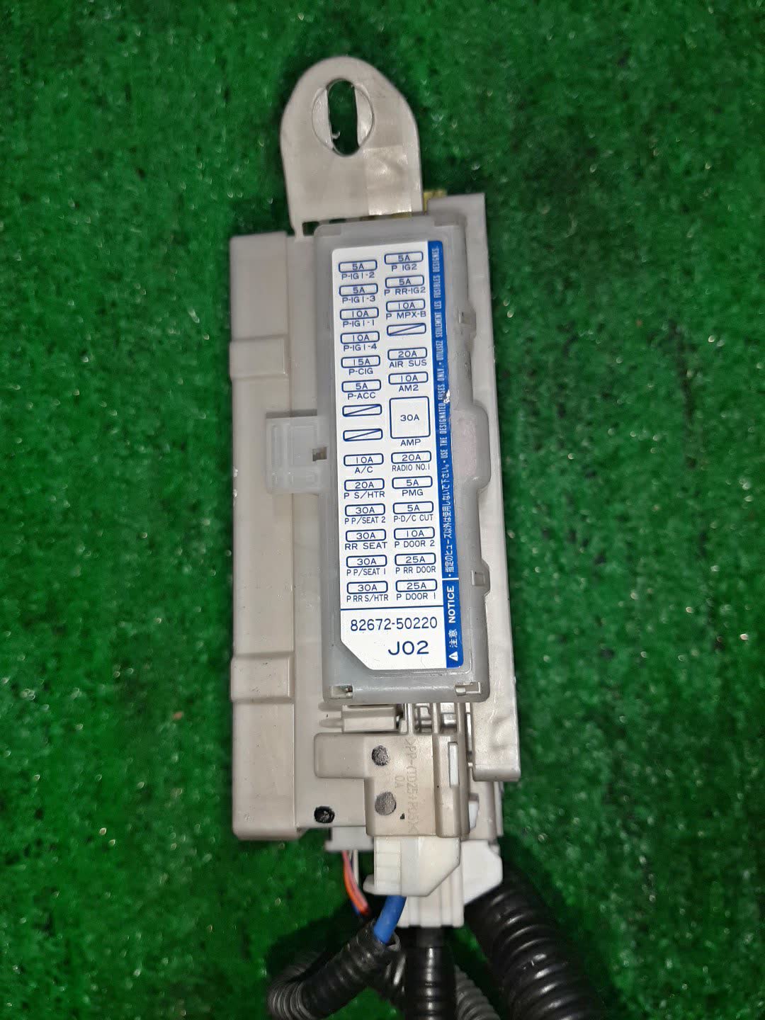 Блок предохранителей LEXUS LS460 USF40 82730-50160 3 ракурс