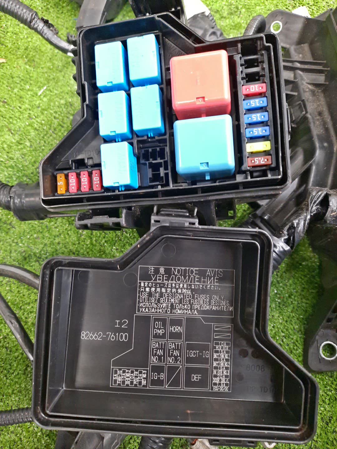 Блок предохранителей LEXUS UX300E KMA10 4KM 82641-47050 5 ракурс