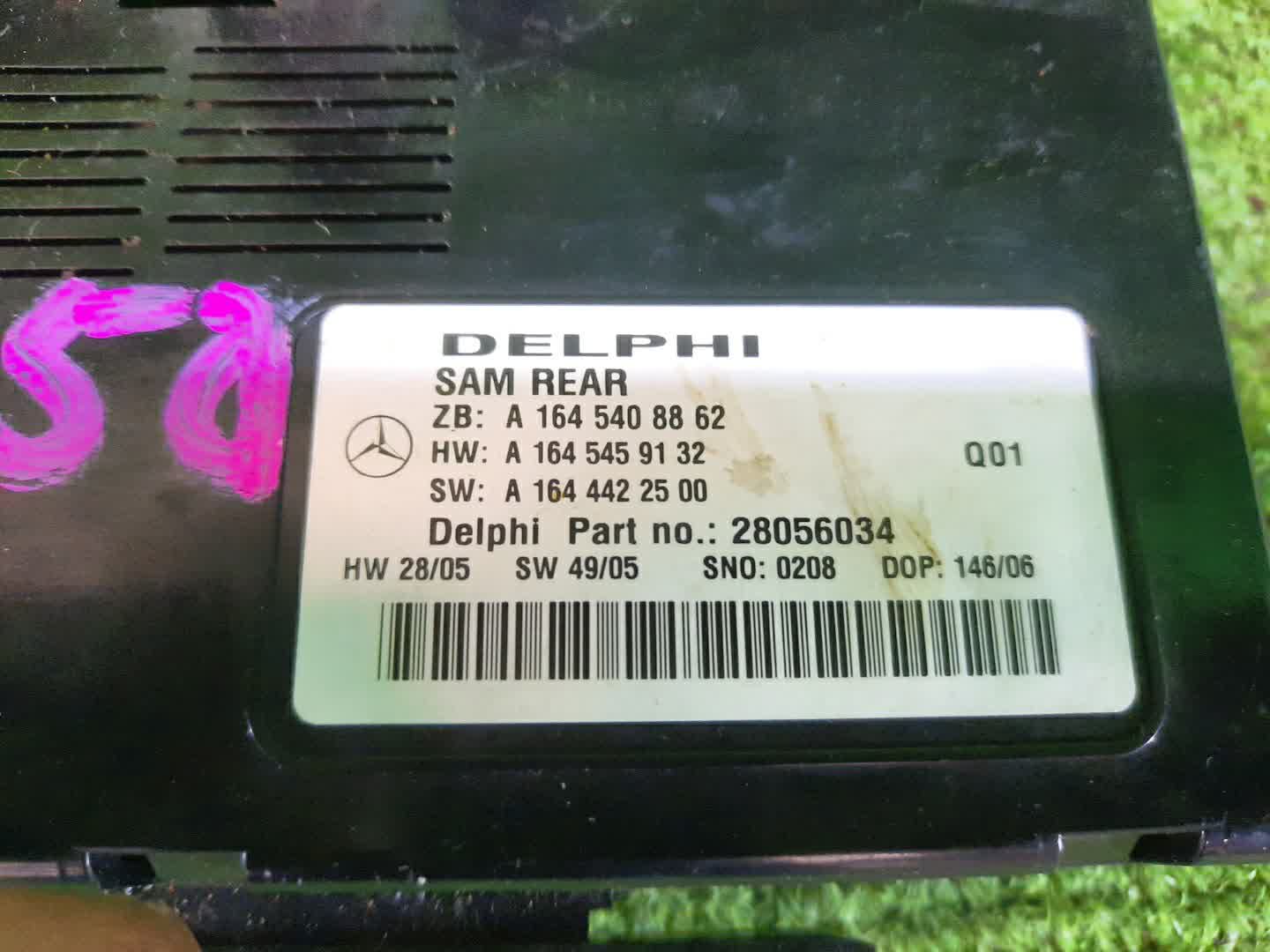 Блок предохранителей MERCEDES-BENZ M-Class W164 28056034 3 ракурс