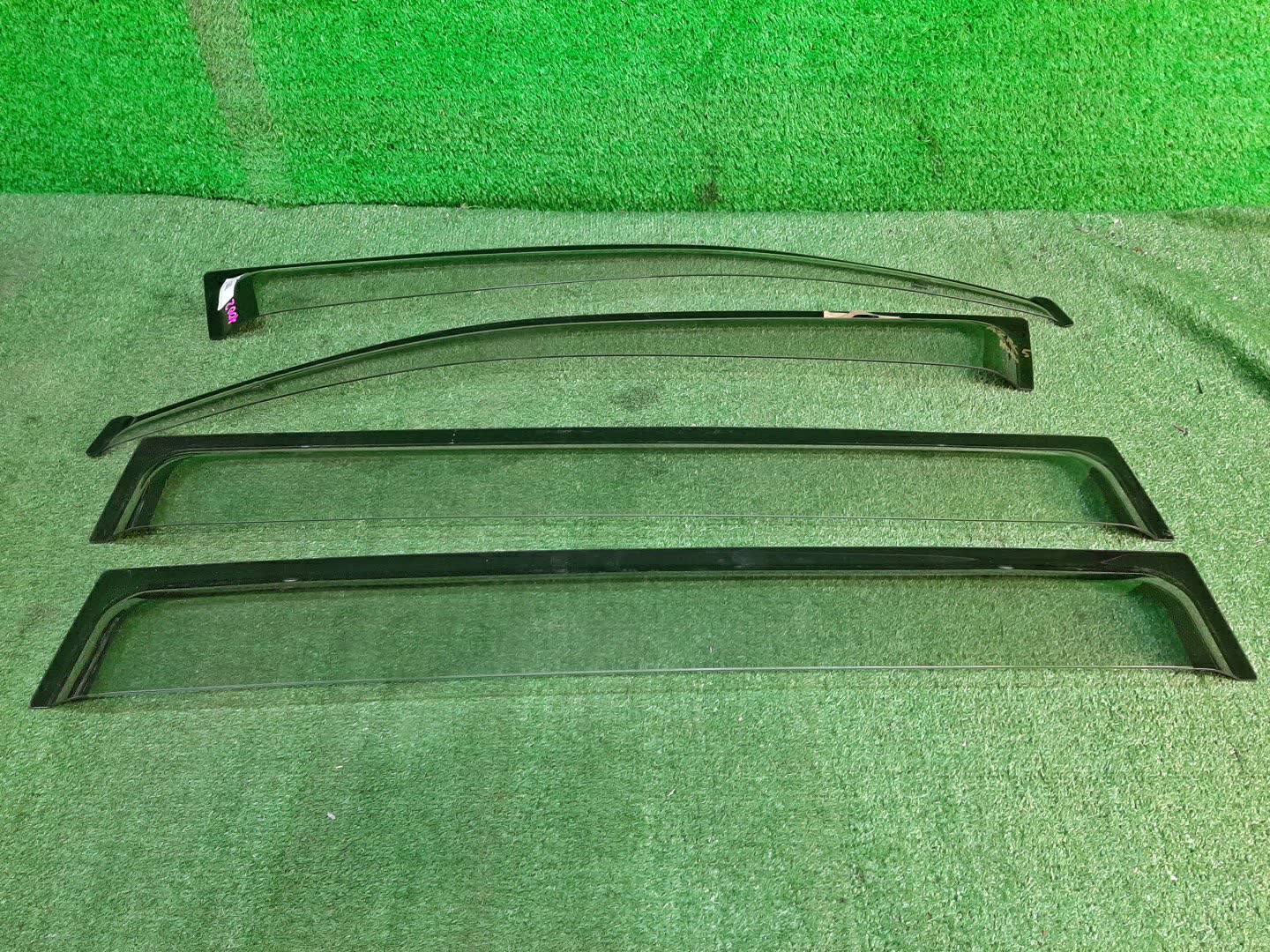 Ветровик TOYOTA NOAH, VOXY AZR60G, AZR65G 1002 1 ракурс