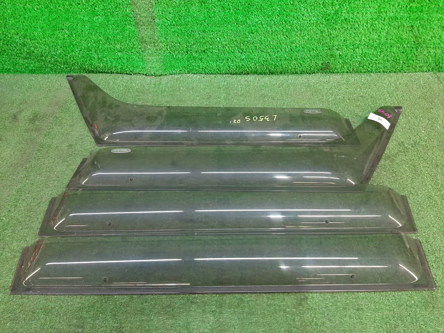 Ветровик DAIHATSU TANTO L350S 1043 1 ракурс Ветровик DAIHATSU TANTO L350S 1043 1 ракурс
