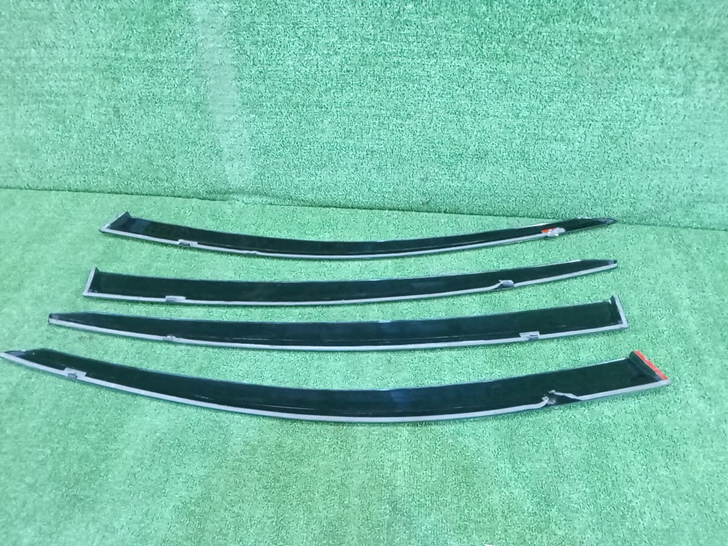 Ветровик MAZDA ATENZA GJEFP 1183 2 ракурс