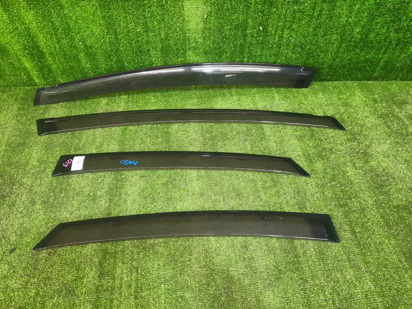 Ветровик левый TOYOTA PRIUS ZVW30 1213 2 ракурс