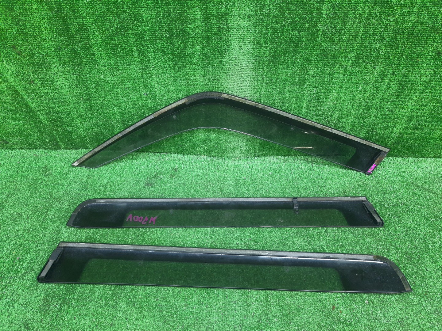 Ветровик TOYOTA TANK M900A 1305 2 ракурс